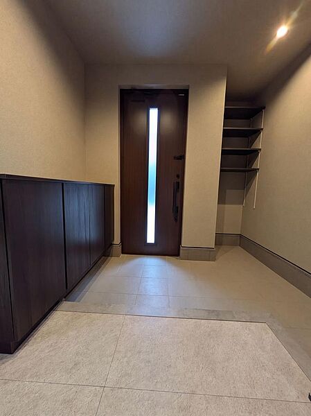 【令和7年築×築浅美邸】アキュラホーム施工の注文住宅！太陽光・エコキュート搭載のオール電化＆長期優良住宅！リビング壁にエコカラット採用・開放的なタイルテラス付・お車3台駐車可能なゆとりの敷地！