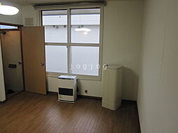 House mtm I 202 2階ワンルームのリビング/ダイニング