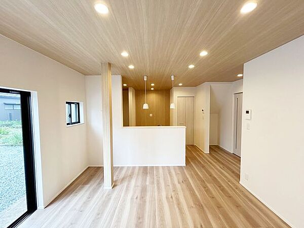 【リフォーム済】LDK約14.5帖の別アングルです。