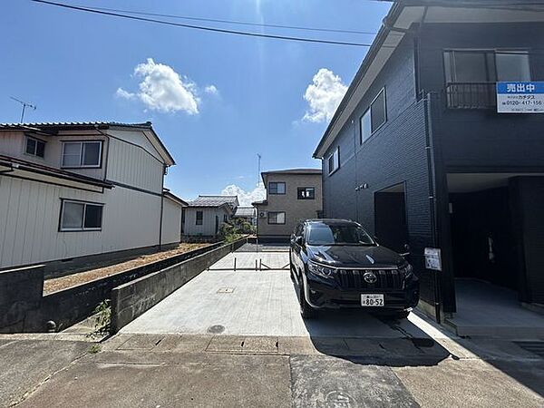 【リフォーム中】駐車場は減築を行いコンクリートで仕上げます。拡張後4台駐車可能です。