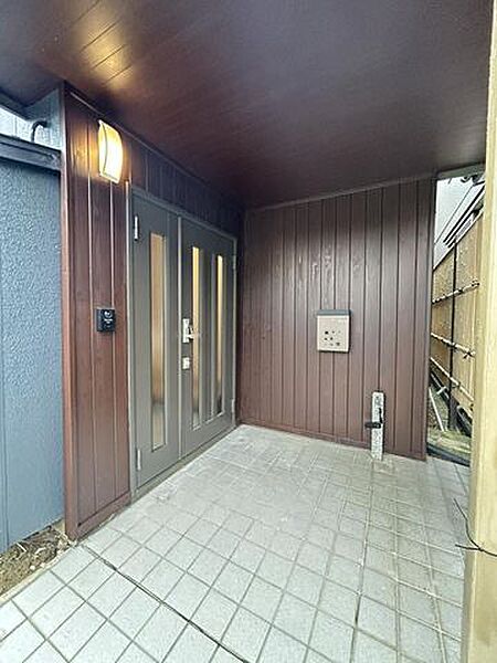 【リフォーム済】玄関扉は新品交換しました。