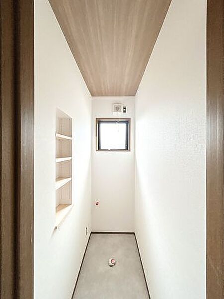 【同仕様画像】各階トイレは新品に交換予定です。