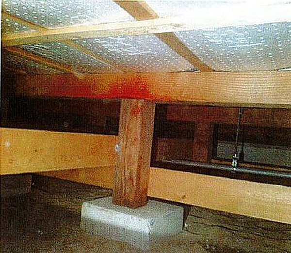 中古住宅の3大リスクである、雨漏り、主要構造部分の欠陥や腐食、給排水管の漏水や故障を2年間保証します。その前提で床下まで確認の上でリフォームし、シロアリの被害調査と防除工事もおこないます。