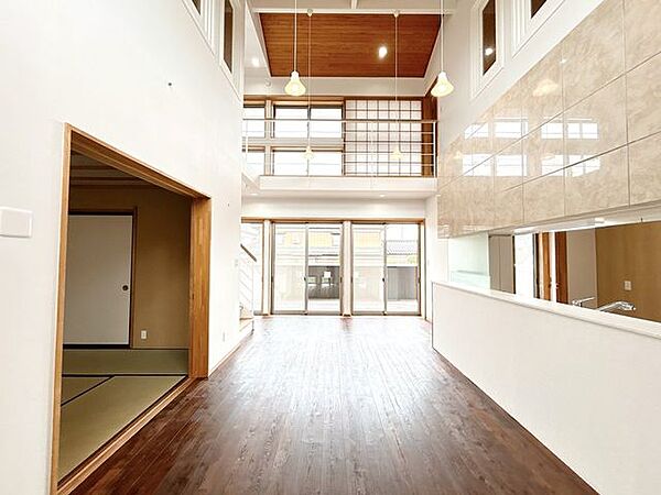 価格には消費税、リフォーム費用を含みます。リフォーム中でもご案内可能。内覧希望の方はお電話ください。