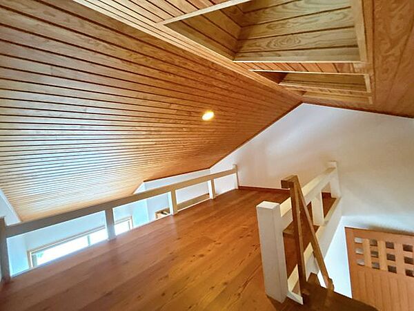 【リフォーム済み】3階洋室9帖にあるロフトです。