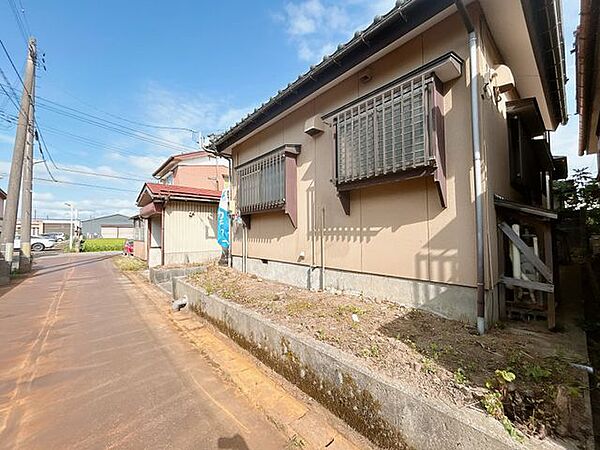 【リフォーム中】前面道路は約4ｍ、消雪パイプがあります。