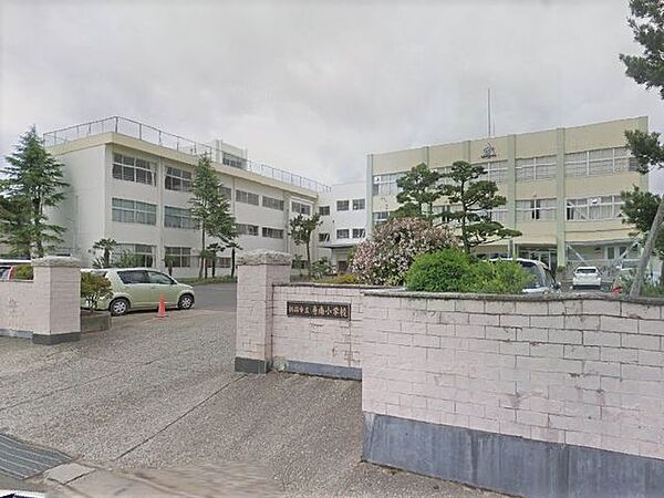 新潟市立巻南小学校まで約1.1kmです。学校が近いと安心してお子様を見送ることができますね。 1100m