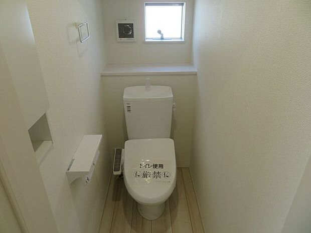 節水省エネ仕様の暖房便座付きシャワートイレ。（同仕様写真）