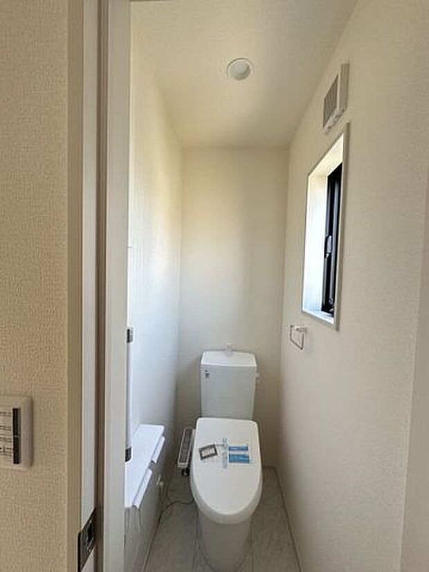 節水省エネ仕様の暖房便座付きシャワートイレ。