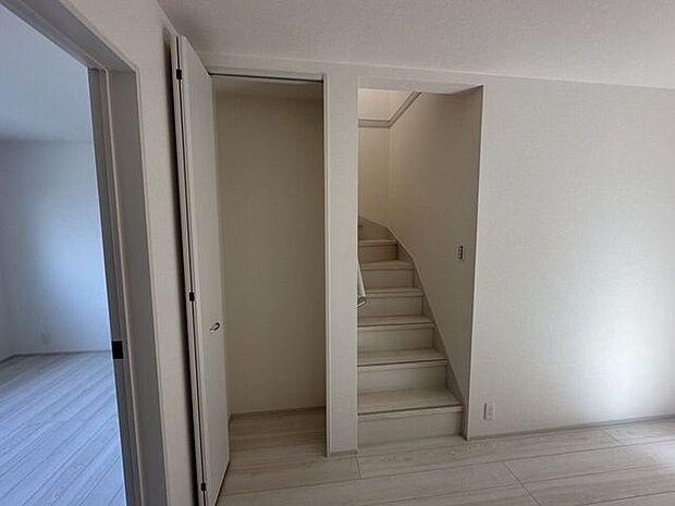 リビングに収納スペースがあります。