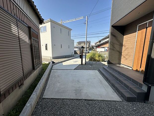 2台並駐車が可能です。