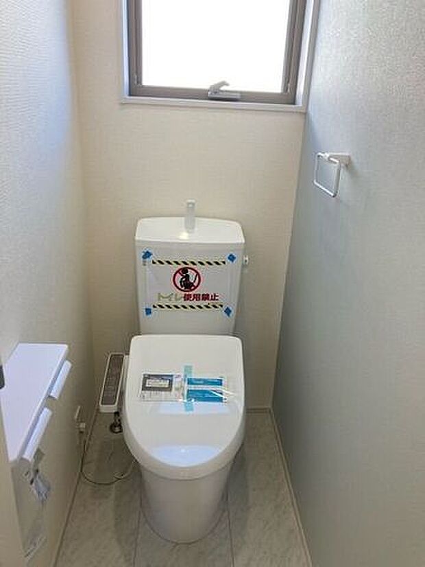 節水省エネ仕様の暖房便座付きシャワートイレ。