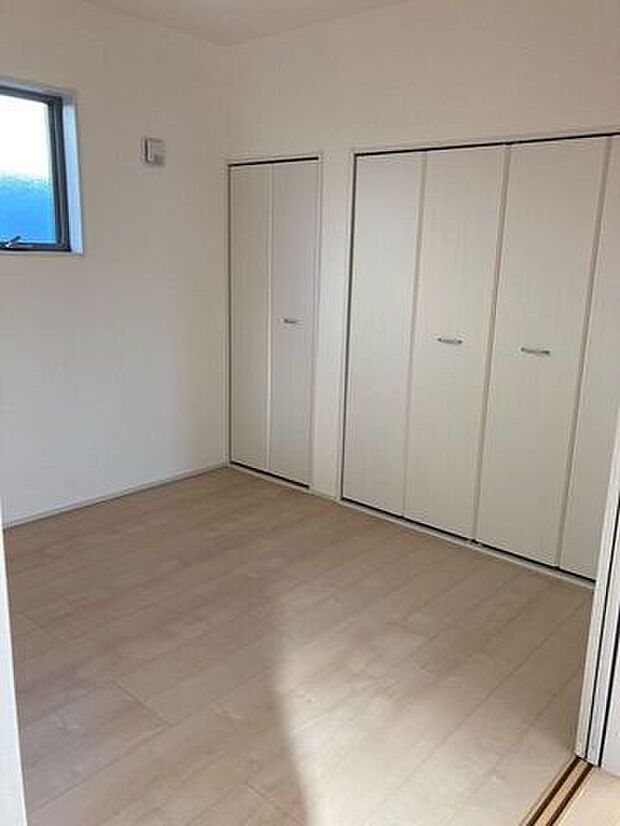 すべての洋室には、たっぷり収納できるクローゼットが設置してあります。