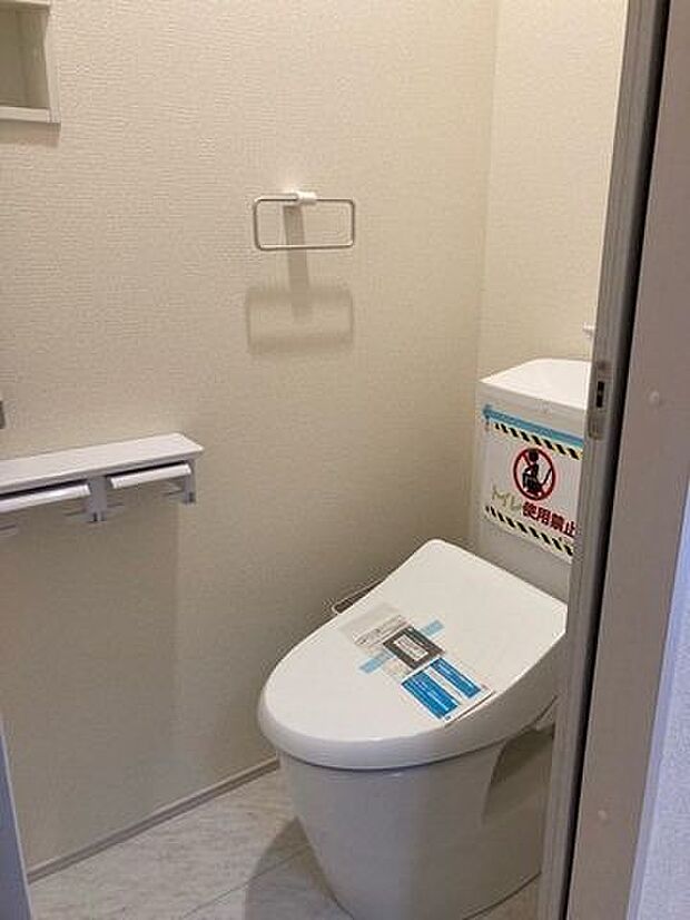 節水省エネ仕様の暖房便座付きシャワートイレ（同社施工例）