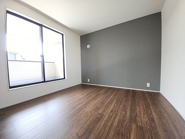 窓は遮熱断熱の複層ガラスを使用。断熱性能に優れ、夏の暑さや冬の寒さをやわらげます。（同社施工例）