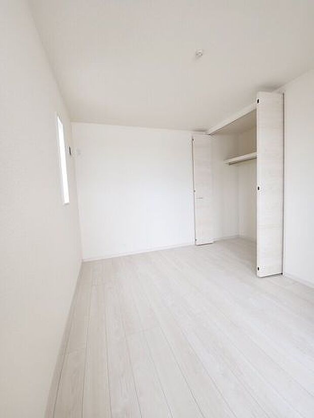 すべての洋室には、たっぷり収納できるクローゼットが設置してあります。（同社施工例）