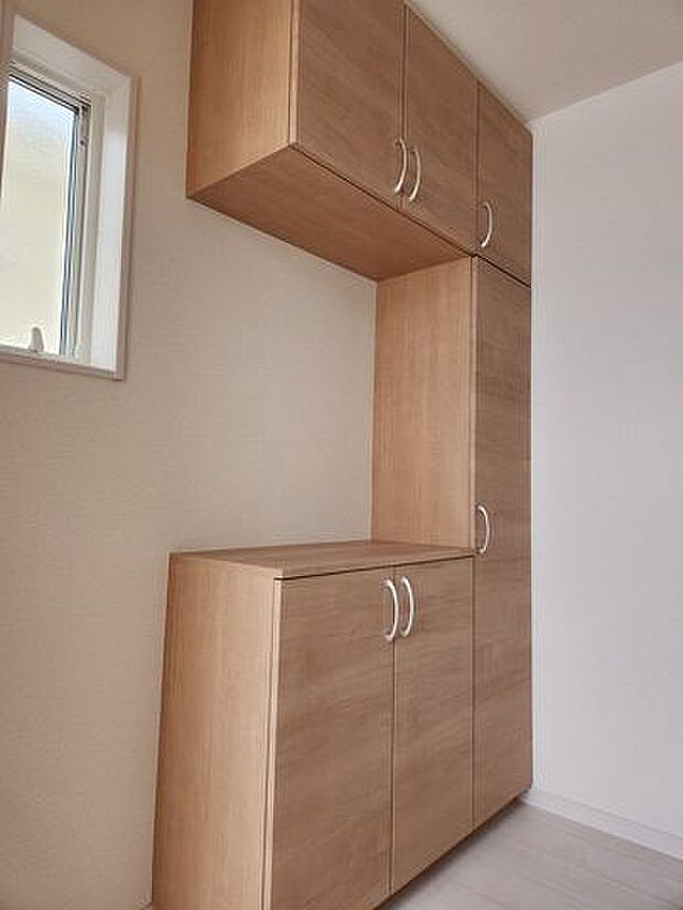 玄関回りをたっぷり収納できる収納スペース。（同社施工例）