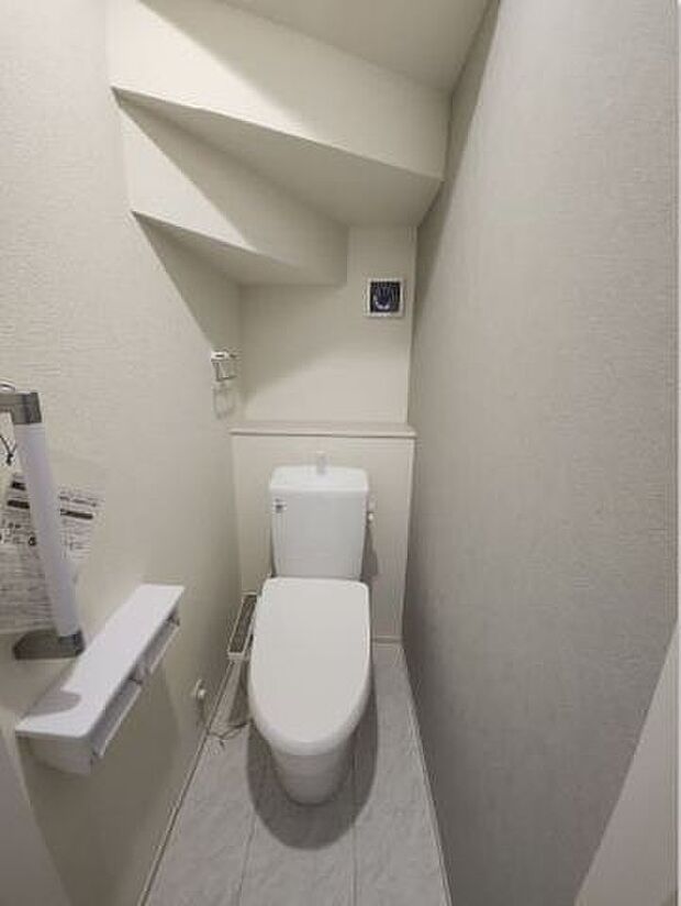 便ふたオート開閉機能、トルネード洗浄なので、少ない水でも前方の返し部分から後方部までしっかり洗浄。（同社施工例）