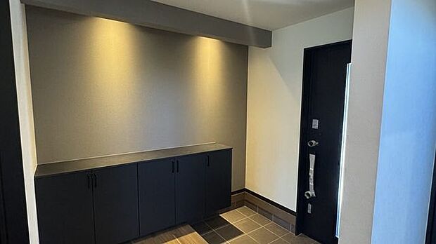 玄関回りをたっぷり収納できる収納スペース。