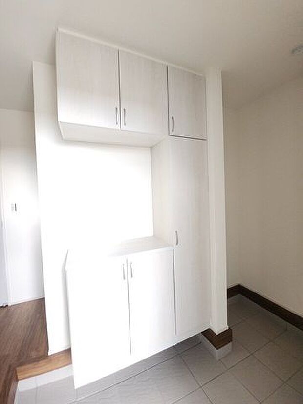 玄関回りをたっぷり収納できる収納スペース。（同社施工例）