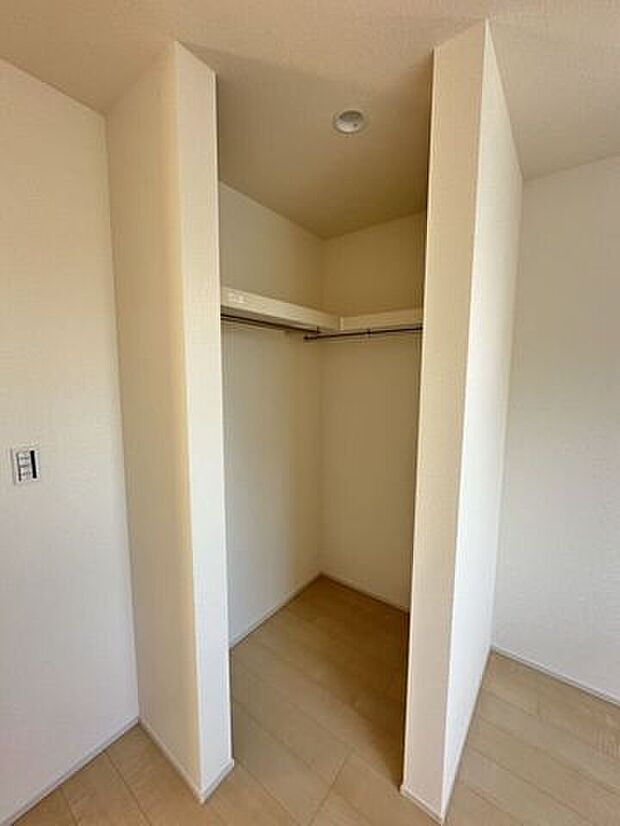 ウォーキングクローゼットつき!大容量の収納スペース。
