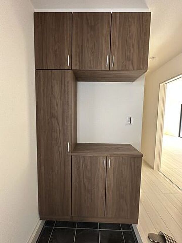 玄関回りをたっぷり収納できる収納スペース。