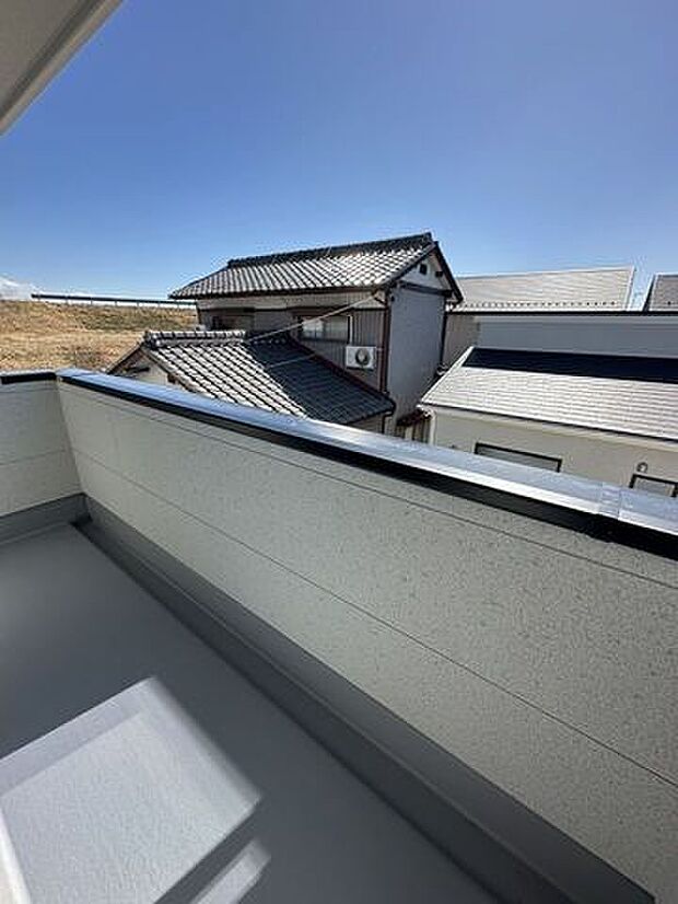 採光に優れたバルコニーです。晴れた日には洗たく物がよく乾きます。