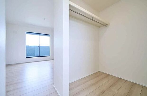 ウォーキングクローゼットつき!大容量の収納スペース。