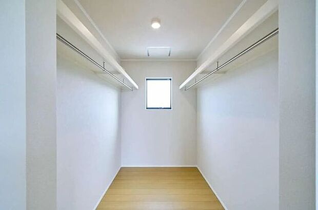 ウォーキングクローゼットつき!大容量の収納スペース。