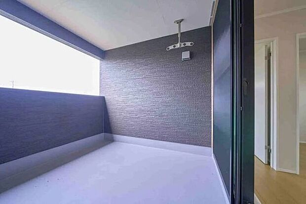 採光に優れた南向きバルコニーです。晴れた日には洗たく物がよく乾きます。