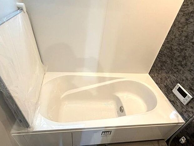 浴室はハウステック製の新品のユニットバスに交換します。足を伸ばせる1坪サイズの広々とした浴槽で、1日の疲れをゆっくり癒すことができますよ。