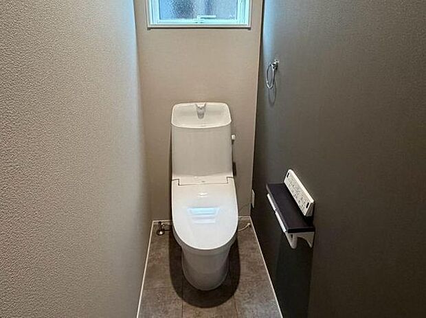 節水省エネ仕様の暖房便座付きシャワートイレ。