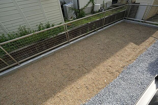 南側にお庭があります。