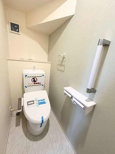 節水省エネ仕様の暖房便座付きシャワートイレ（同社施工例）