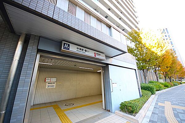 エントランスを出れば大阪メトロ御堂筋線「中津」駅までわずか徒歩2分！阪急神戸線「中津」駅も徒歩5分！「うめきたエリア」も徒歩圏内の好立地です！