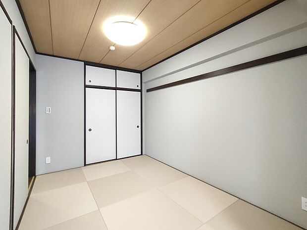 ・Japanese-style　room　裸足でくつろげる和室もございます。畳の香りでリラックス♪