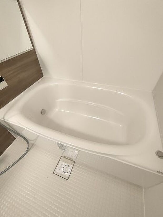 ・bathroom　浴室はお湯張りや追い焚き、湯量・温度の調節など、ワンタッチで行うことができます！