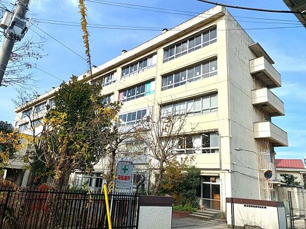 【中学校】草加市立花栗中学校まで764ｍ