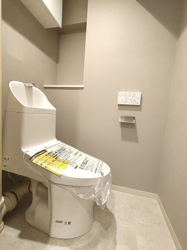 【トイレ】　トイレは温水洗浄便座付です。