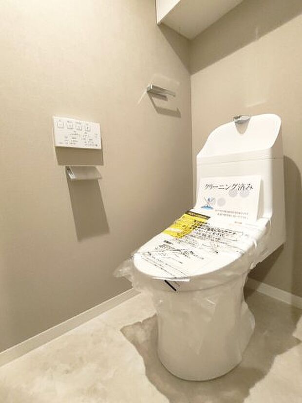 ・トイレ　　清潔感のある空間に、使いやすく調整可能な洗浄機能を標準装備。