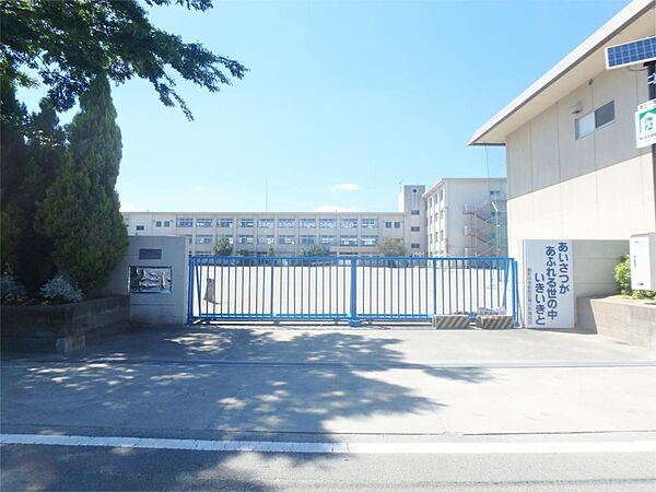 画像16:松阪市立第三小学校（361m）