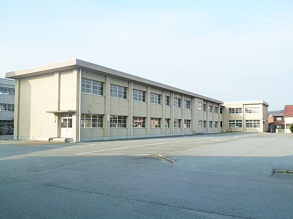画像16:松阪市立花岡小学校（1007m）