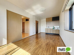 ラッフルズコート A201 2階2LDKのリビング/ダイニング