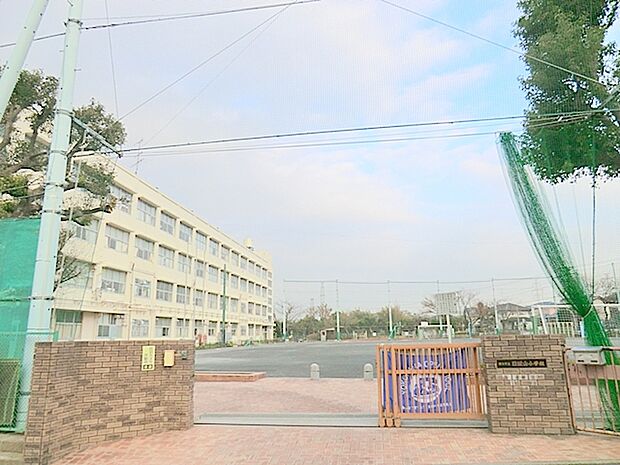 横浜市立日限山小学校　約466ｍ