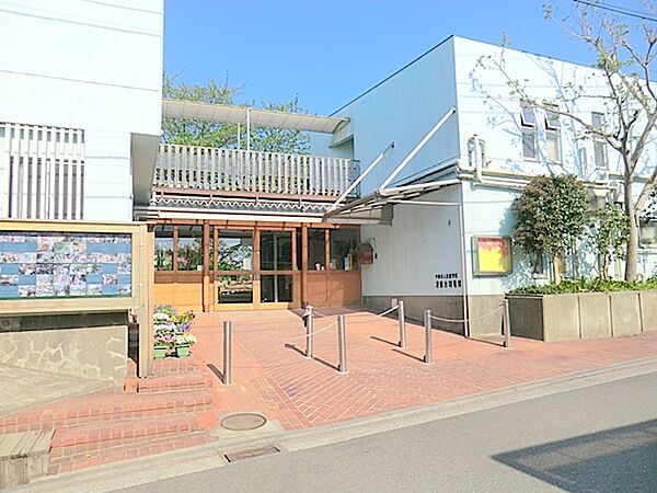 港南台幼稚園　約2300m　「人の環境」と「自然の環境」を大切に、温かくゆったりとした幼稚園です。
