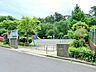 周辺：東上郷第三公園　約300m　広々とした公園で、ベンチもあり休憩も出来ます。