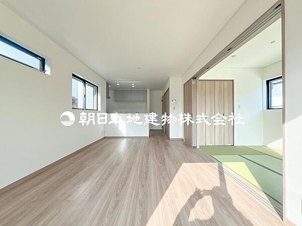 【リビング】家族との時間、自分の時間を大切にできる空間はここにあります。ご家族だんらんの時間をどうぞ！
