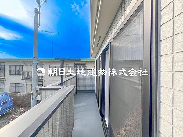 【バルコニー】太陽の光と爽やかな風でお洗濯物は気持ちいいです。