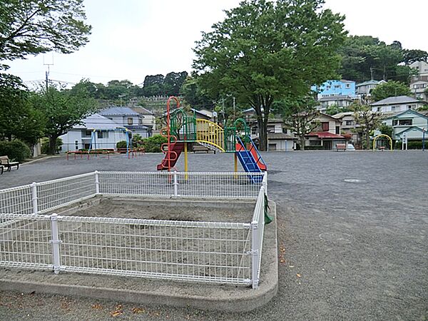笹下明ケ沢公園　約200ｍ