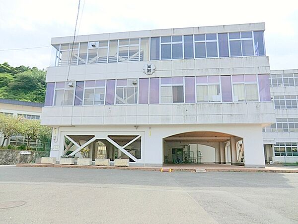 鎌倉市立岩瀬中学校　約2300ｍ